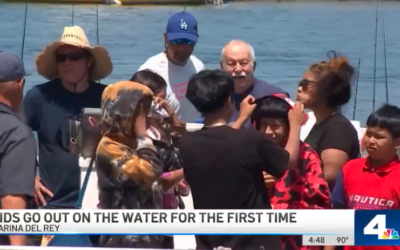 Kids go out to the ocean for the first time